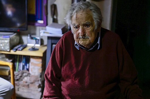 Escribir sobre Pepe Mujica. Chamábase Mujica, non?