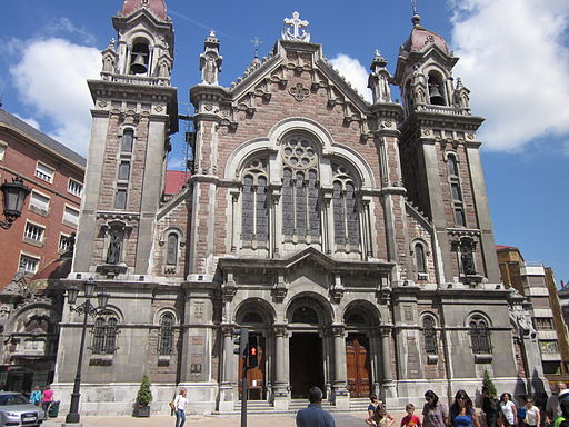 https://commons.wikimedia.org/wiki/File:Iglesia_de_San_Juan_el_Real._Oviedo.jpg